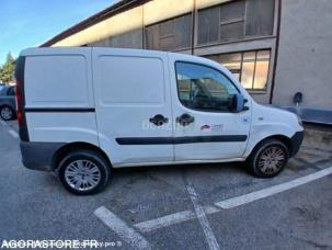 Fourgon avec parois et toit rigide Fiat DOBLO