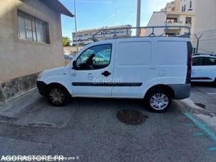 Fourgon avec parois et toit rigide Fiat DOBLO