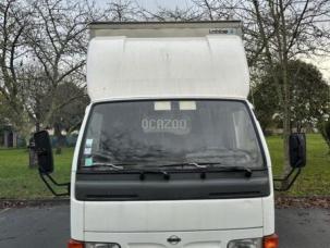 Fourgon avec parois et toit rigide Nissan Cabstar