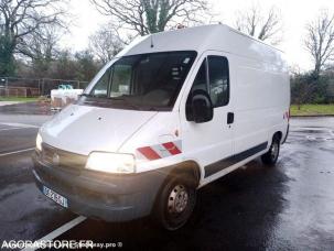 Fourgon avec parois et toit rigide Fiat Ducato