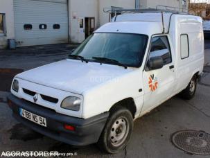 Fourgon avec parois et toit rigide Renault Express