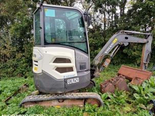 Mini-pelle Volvo EC25