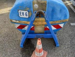 Citerne, cuve, tonne à eau nc