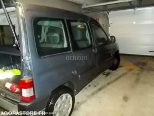 Fourgon avec parois et toit rigide Peugeot Partner