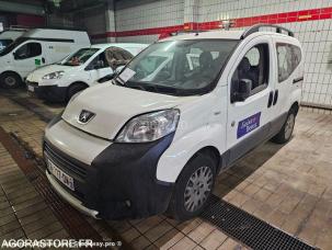 Fourgon avec parois et toit rigide Peugeot Bipper