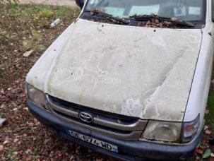 Fourgon avec parois et toit rigide Toyota HiLux