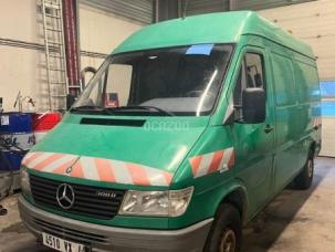 Fourgon avec parois et toit rigide Mercedes Sprinter
