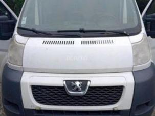 Fourgon avec parois et toit rigide Peugeot Boxer