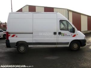 Fourgon avec parois et toit rigide Fiat Ducato