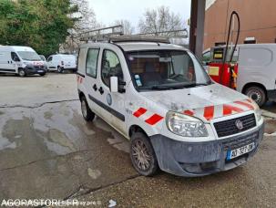 Fourgon avec parois et toit rigide Fiat DOBLO