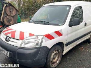 Fourgon avec parois et toit rigide Peugeot Partner