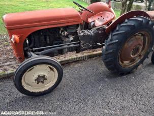 Tracteur agricole Massey Ferguson TEA20