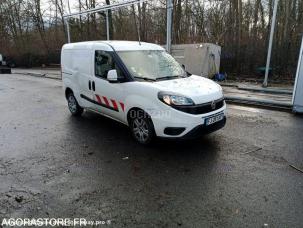 Fourgon avec parois et toit rigide Fiat DOBLO