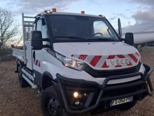 Benne basculante de chantier et de TP Iveco 70C18