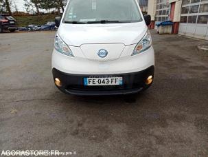 Fourgon avec parois et toit rigide Nissan NV200