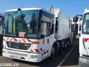 Benne à ordure ménagères Mercedes 2633