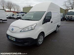 Fourgon avec parois et toit rigide Nissan NV200