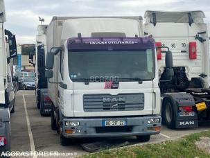 Fourgon avec parois et toit rigide MAN 12.210