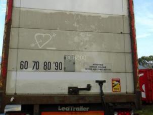 Fourgon bâché avec parois rigides nc