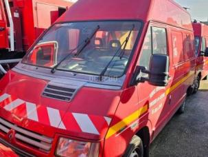 Fourgon avec parois et toit rigide Renault Trafic