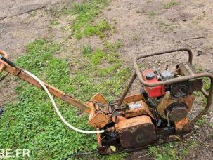 Compacteur à main Case