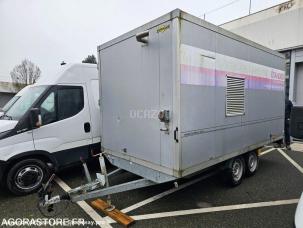 Fourgon avec parois et toit rigide Humbaur HK