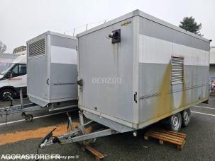 Fourgon avec parois et toit rigide Humbaur HK