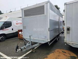 Fourgon bâché avec parois rigides Humbaur 350B1