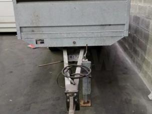 Fourgon bâché avec parois rigides nc