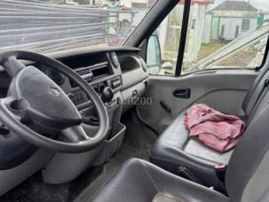 Fourgon avec parois et toit rigide Renault Master