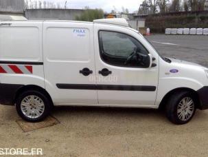 Fourgon avec parois et toit rigide Fiat DOBLO