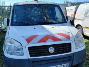 Fourgon avec parois et toit rigide Fiat DOBLO