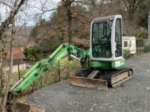 Pelle  Takeuchi TB028