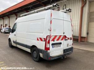 Fourgon avec parois et toit rigide Renault Master