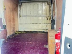 Fourgon avec parois et toit rigide Peugeot Boxer