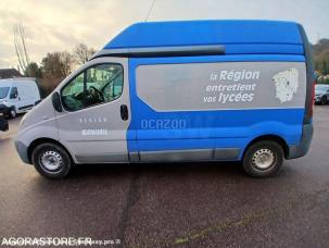 Fourgon avec parois et toit rigide Renault Trafic