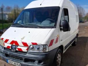 Fourgon avec parois et toit rigide Peugeot Boxer