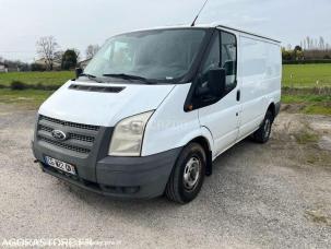 Fourgon avec parois et toit rigide Ford Transit