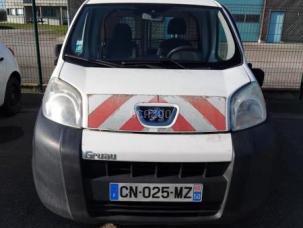 Fourgon avec parois et toit rigide Peugeot Bipper