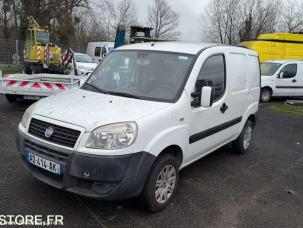 Fourgon avec parois et toit rigide Fiat DOBLO