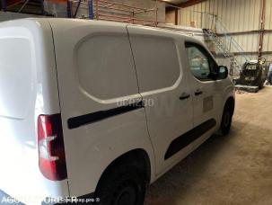 Fourgon avec parois et toit rigide Citroën Berlingo