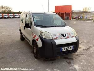 Fourgon avec parois et toit rigide Peugeot Bipper