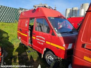 Fourgon avec parois et toit rigide Renault Trafic