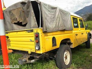 Fourgon bâché avec parois rigides Land Rover DEFENDER
