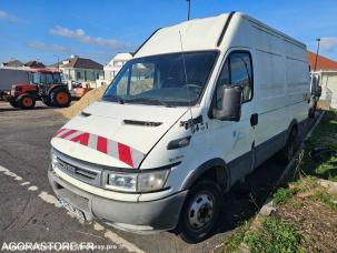 Fourgon avec parois et toit rigide Iveco 35C12