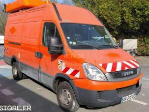 Fourgon avec parois et toit rigide Iveco 50C15