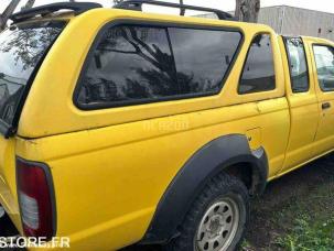 Fourgon avec parois et toit rigide Nissan KING-CAB