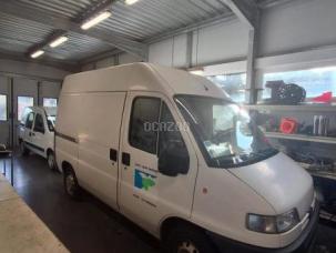 Fourgon avec parois et toit rigide Peugeot Boxer
