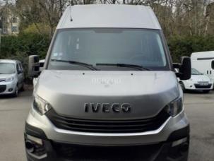 Fourgon avec parois et toit rigide Iveco 35S14N