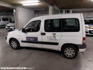 Fourgon avec parois et toit rigide Peugeot Partner